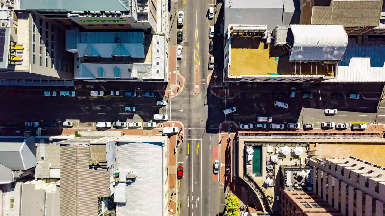 모두가 도시로 들어가고 싶어합니다.