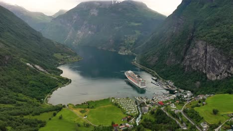 fiordo de geiranger, noruega. hermosa naturaleza paisaje natural de noruega.