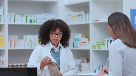 Pharmacist-talking,-helping