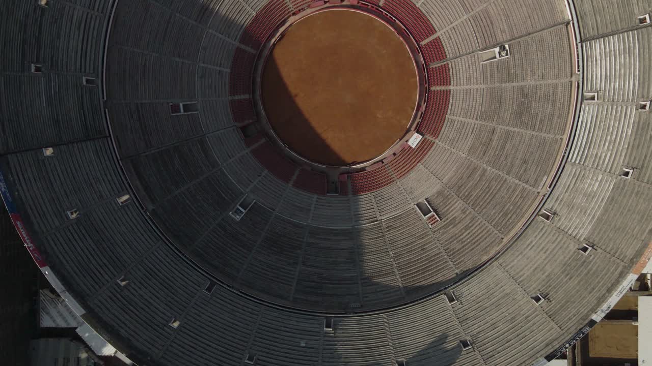 vista aérea de arriba hacia abajo de la monumental plaza de toros en la ciudad de méxico
