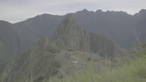panning shot of machu picchu peru log