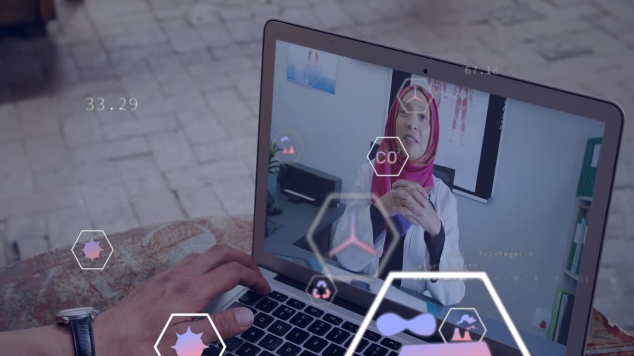 노트북 비디오 통화에서 히자브를 입은 두 인종의 여성에 대한 금융 데이터 처리의 애니메이션