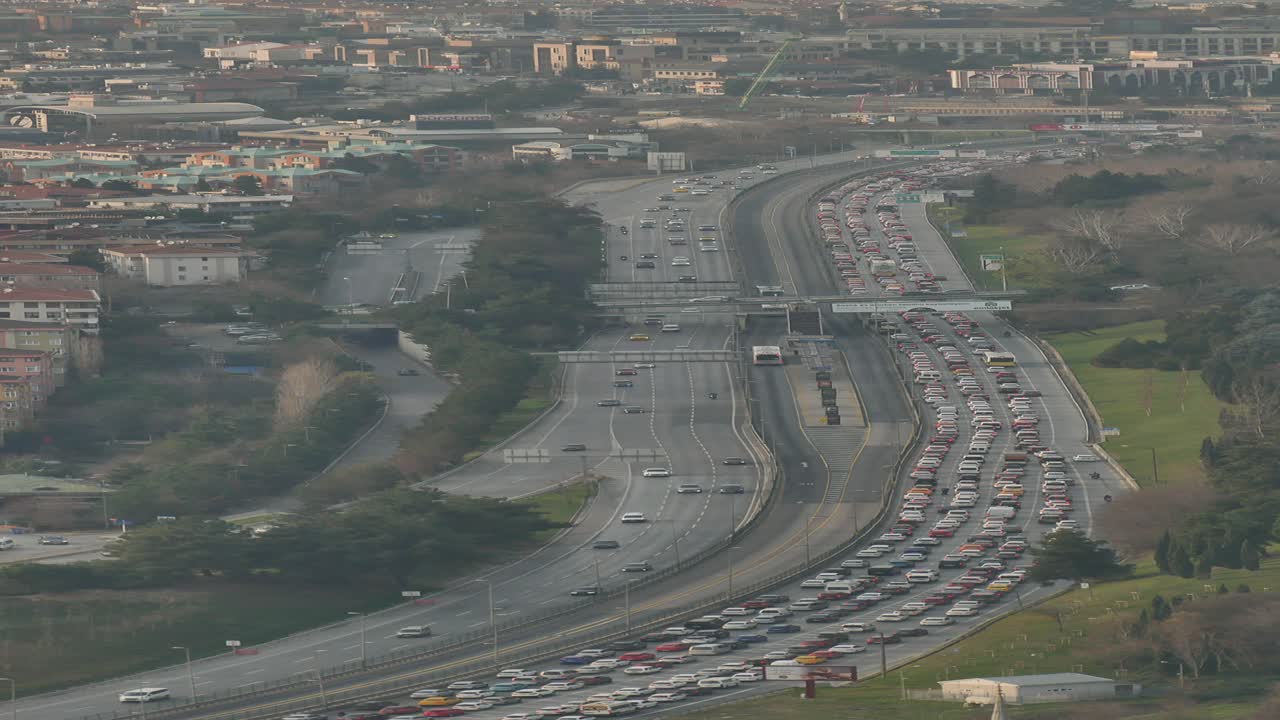 고속도로에서 대규모 교통체증