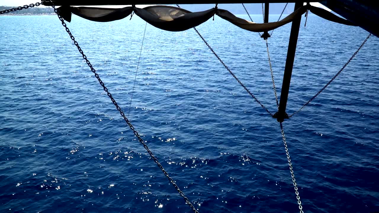 선박의 경로를 볼 수 있습니다.