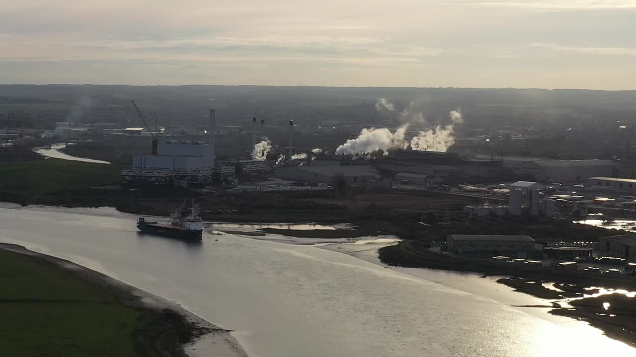 Bredt luftfoto af Kemsley Industri i Kent, Storbritannien.