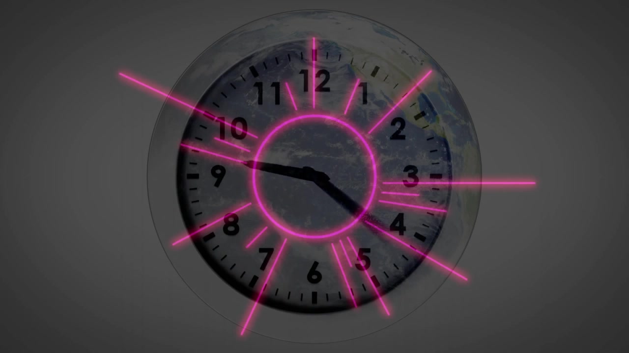1秒ごとに時計の針が透明な文字盤の周りを時計回りに進み、時間の経過を示す。