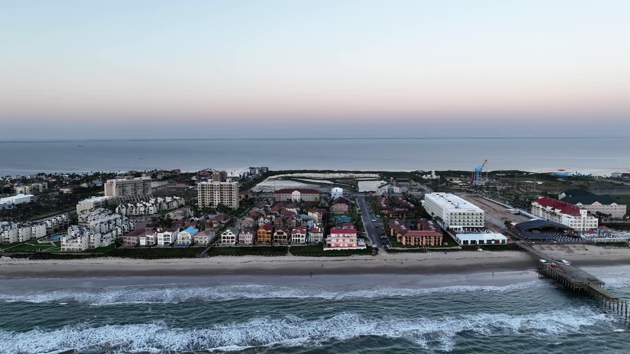 Vista aerea da drone degli edifici di South Padre Island, Texas