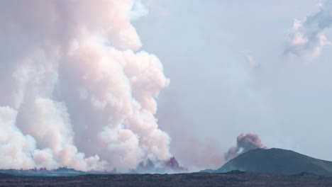 Gigantic-Volcano-eruption-of-Sundhnjukar-on-Iceland-at-daytime