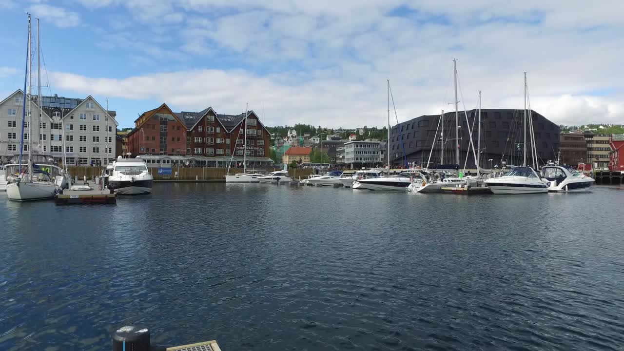 노르웨이 북부 트롬소 의 마리나 의 전망