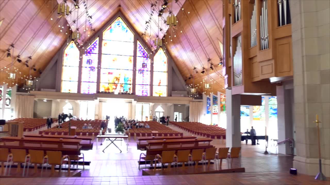 종교적인 기독교 또는 가톨릭의  사당과 예배자를 위한 제단