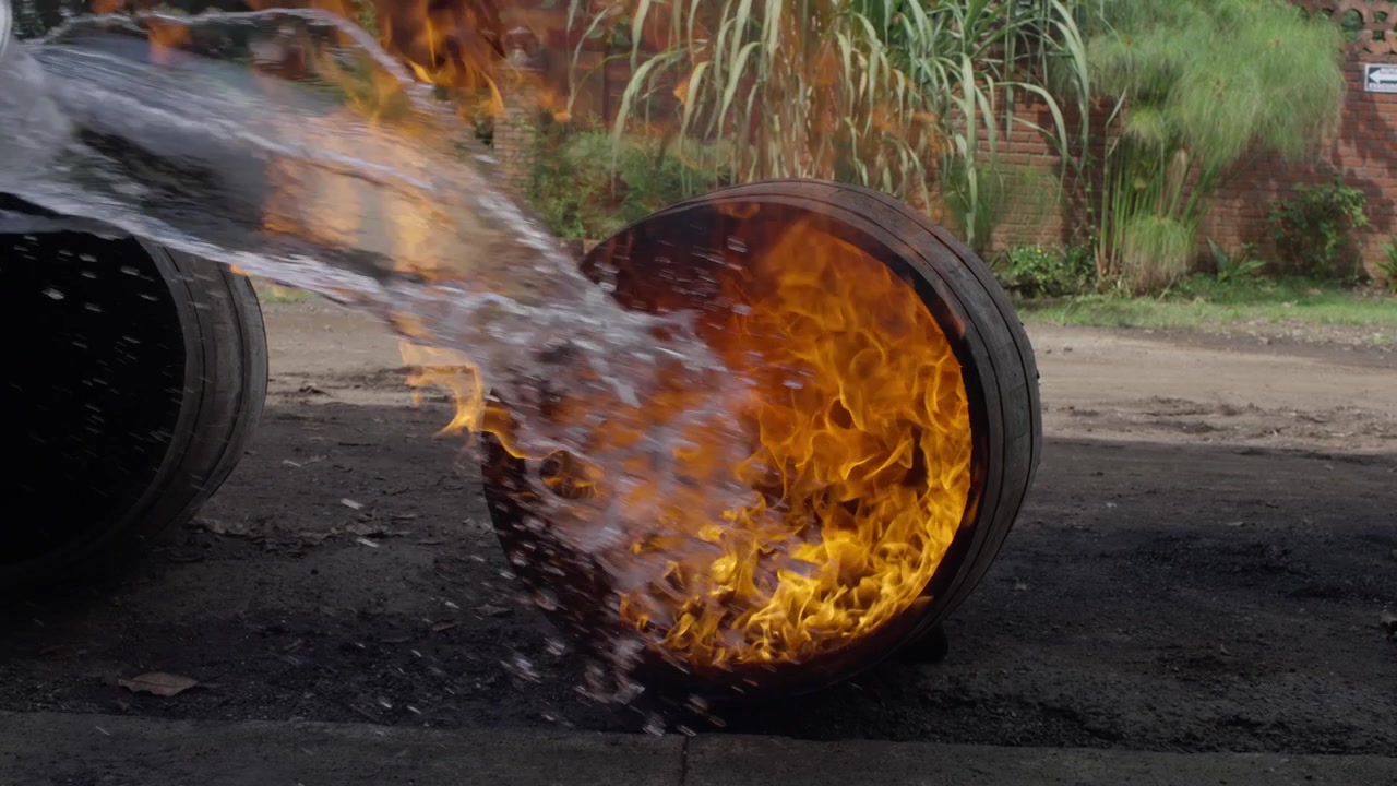 WISKY BARREL TORCH AND WATER