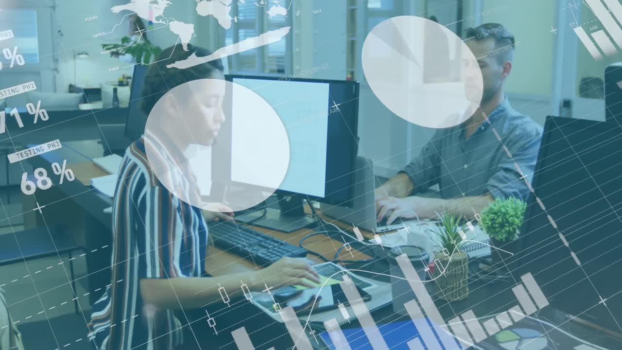 다양한 남성과 여성에 대한 통계 데이터 처리의 애니메이션 사무실에서 서로에게 높은 다섯