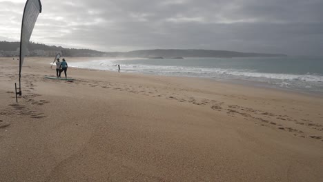 playa de nazare en la región oeste, portugal en una mañana de invierno