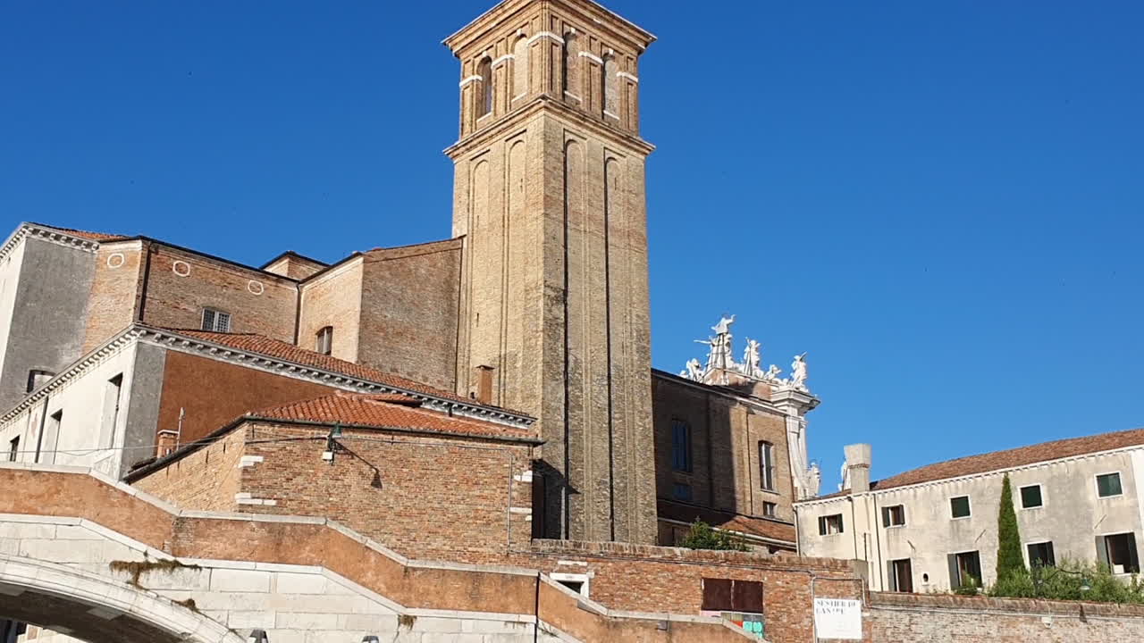 Venezia vista da una barca con una chiesa in primo piano, HD, 30 fotogrammi al secondo, 6 secondi C