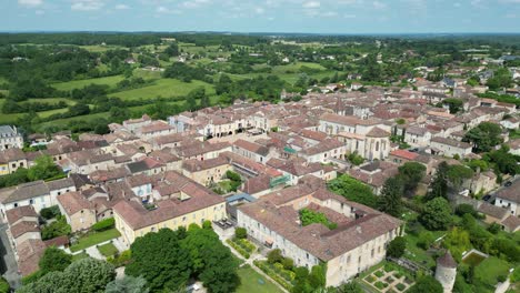 Empujar-En-La-Ciudad-Aérea-De-Monpazier-Francia