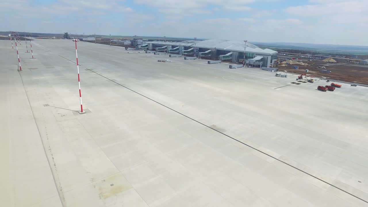 vista aérea de un aeropuerto en construcción