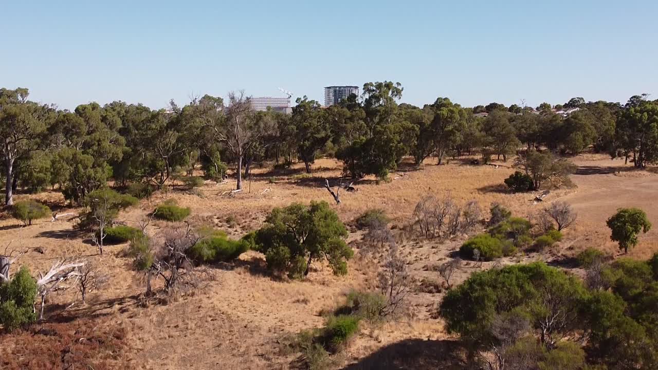 오스트레일리아 주운달루프 의 공원 들 과 함께 배경 에 공원 들 을 공중 으로 드러낸다