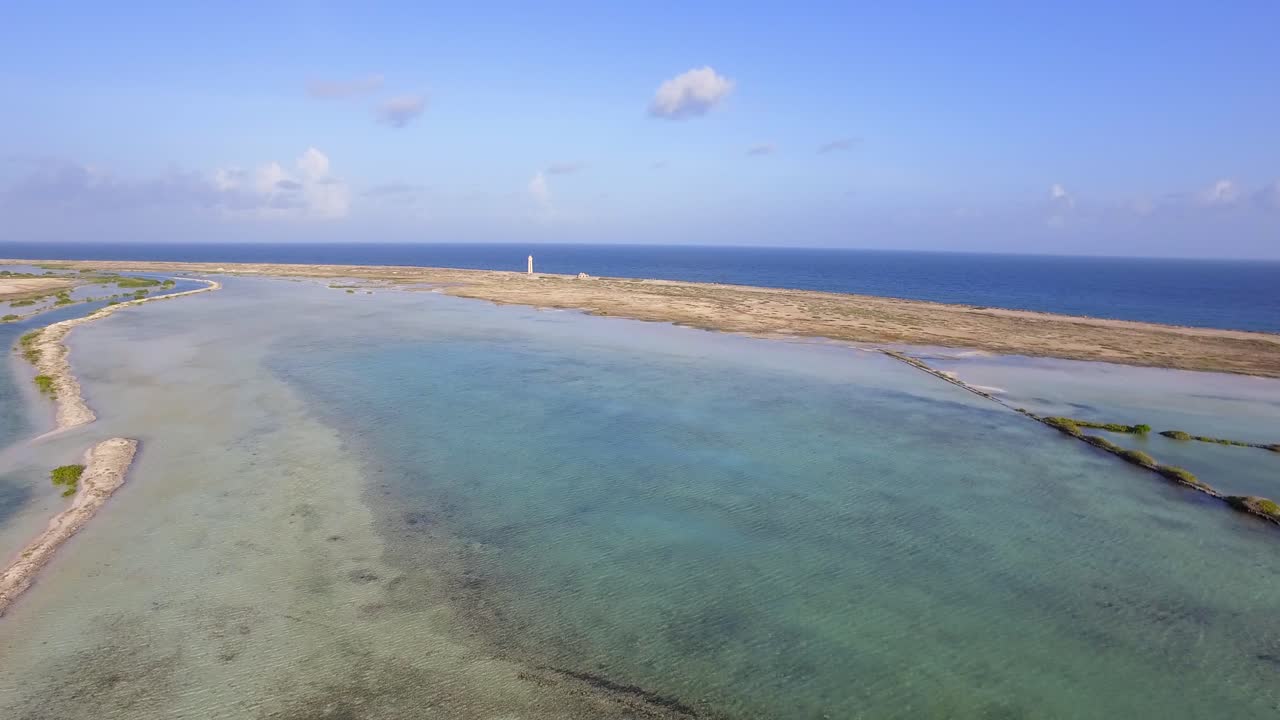 보네르의 등대와 염전