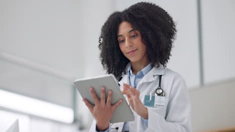 Happy-woman,-doctor-and-thinking-with-tablet