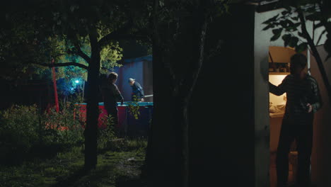 fiesta nocturna en el jardín