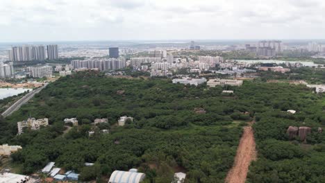 una vista desde arriba de una ciudad india moderna