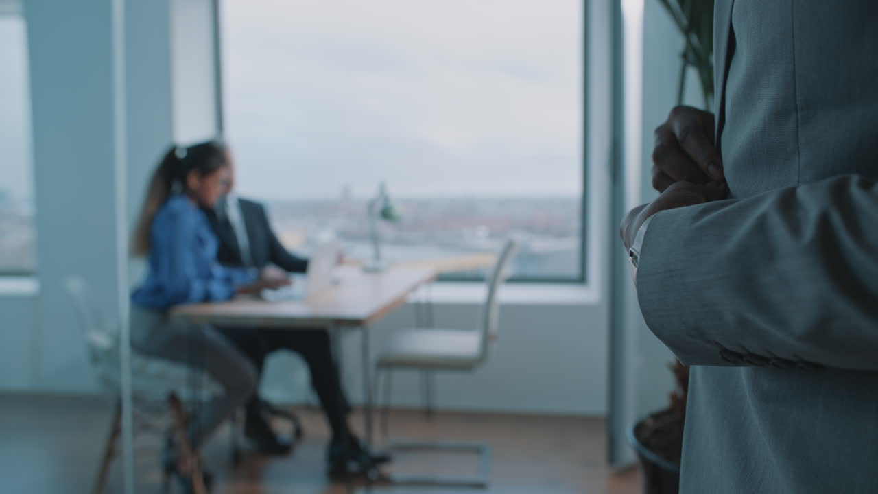 Riunione d'affari in un ufficio moderno