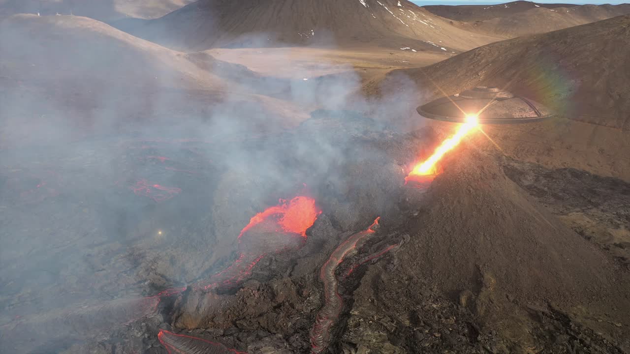 Disco volante su vulcano attivo che si rifornisce con un fascio di plasma