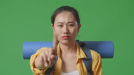 여자 손가락 제스처로 거부