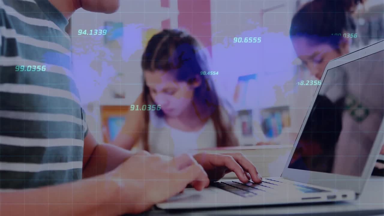 animación del procesamiento de datos y el mapa del mundo sobre diversos estudiantes que usan computadoras portátiles.