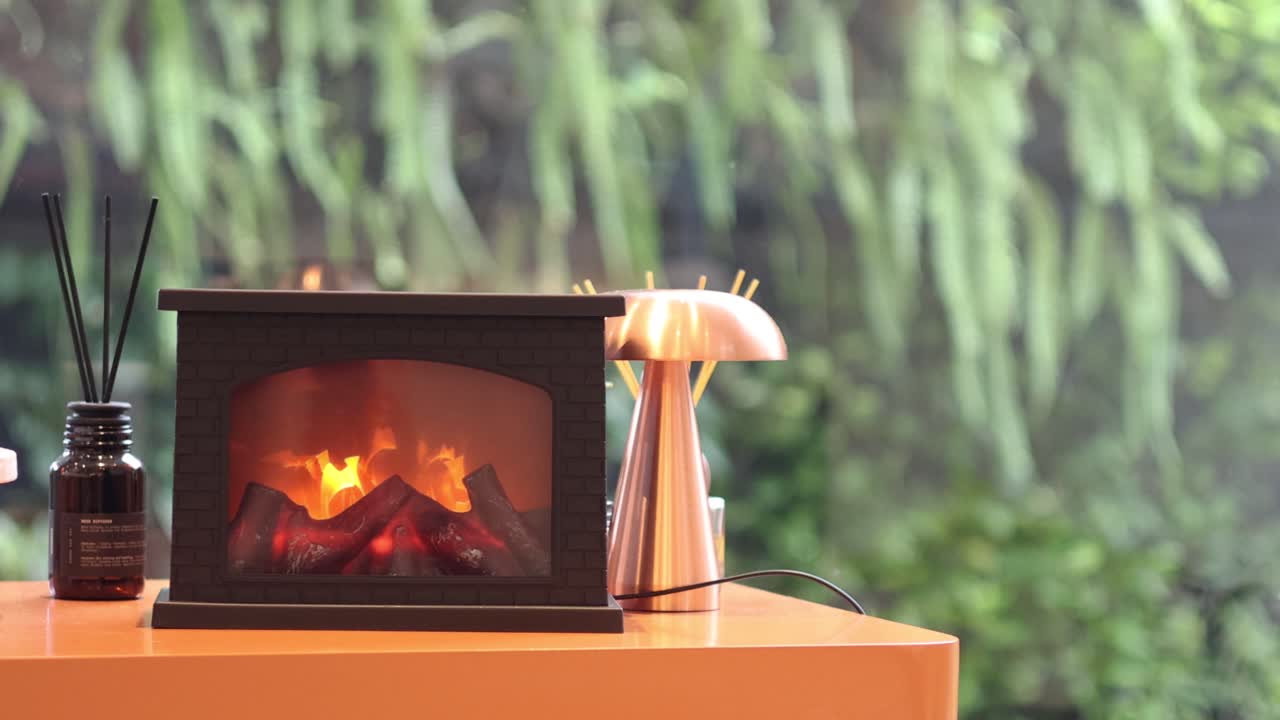 전기 벽난로 분위기가 사람에 의해 방해됩니다.