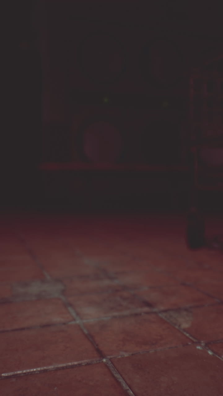 máquinas de lavandería automática en la noche viejo