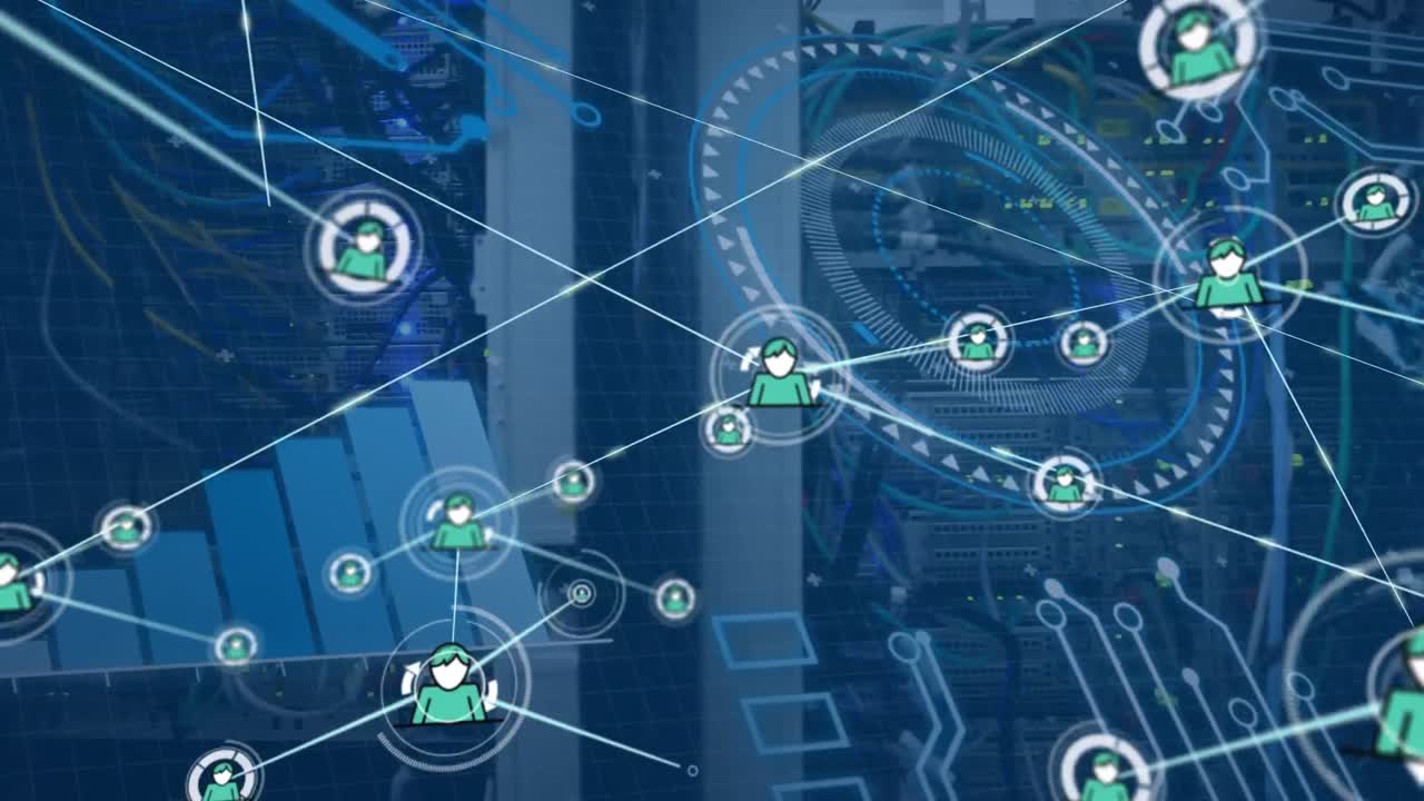 animación de la red de iconos de personas y procesamiento de datos a través de la sala de servidores de computadora