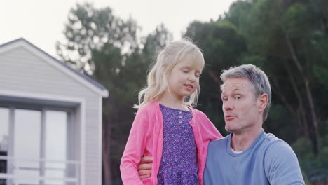 father and daughter pointing at distance 4k