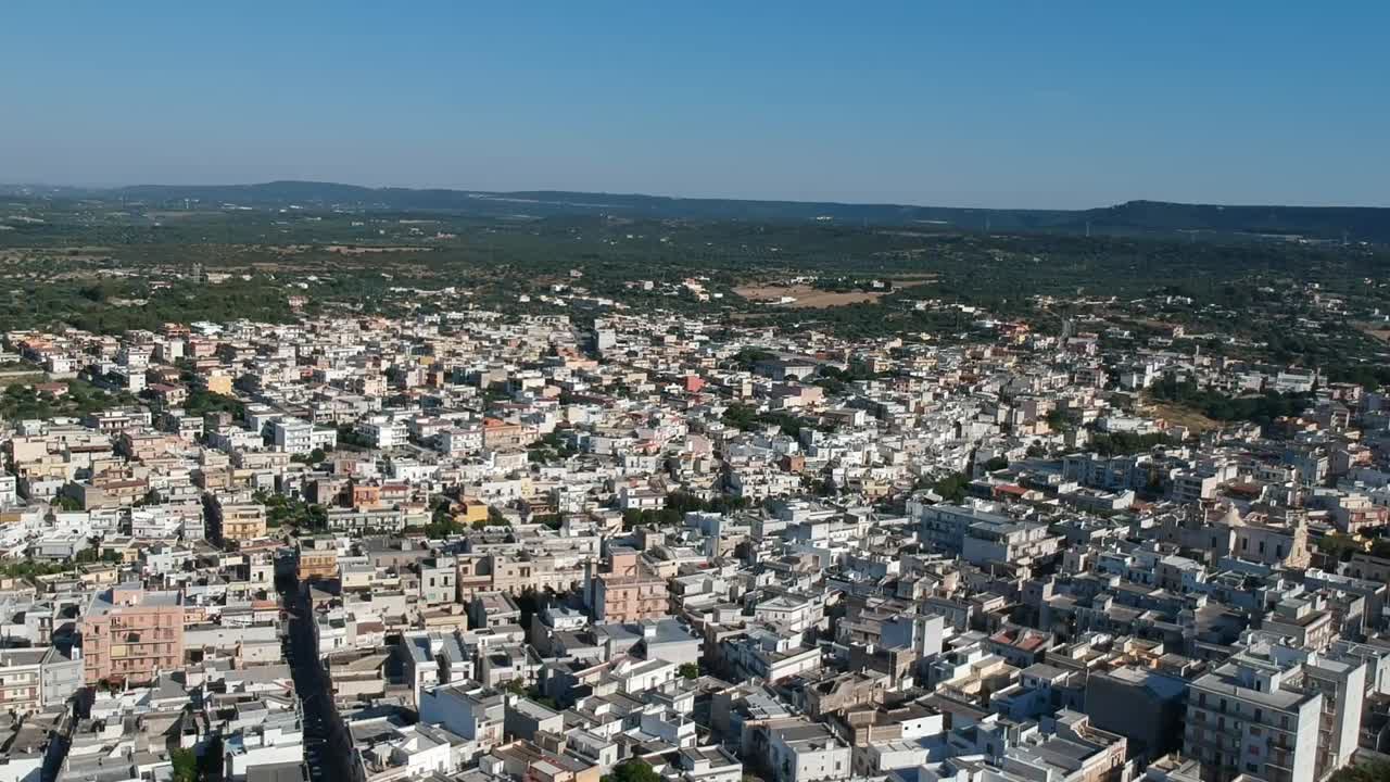 Veduta aerea della città di Crispiano in provincia di Taranto, che immortala il momento di questa splendida cittadina