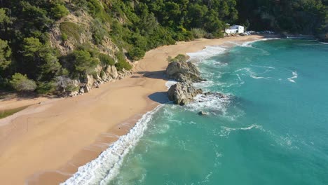 mediterraneo playa paradisiaca azul turquesa aguas no people vista aerea drone españa catalunya costa brava blanes lloret de mar mallorca islas baleares