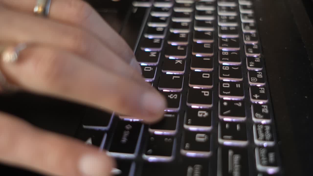 escribiendo en el teclado