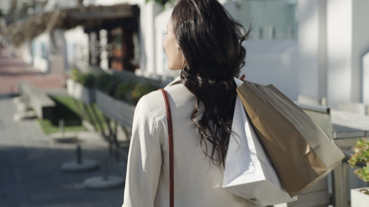 쇼핑할 곳이 너무 많고, 시간이 너무 적어요.