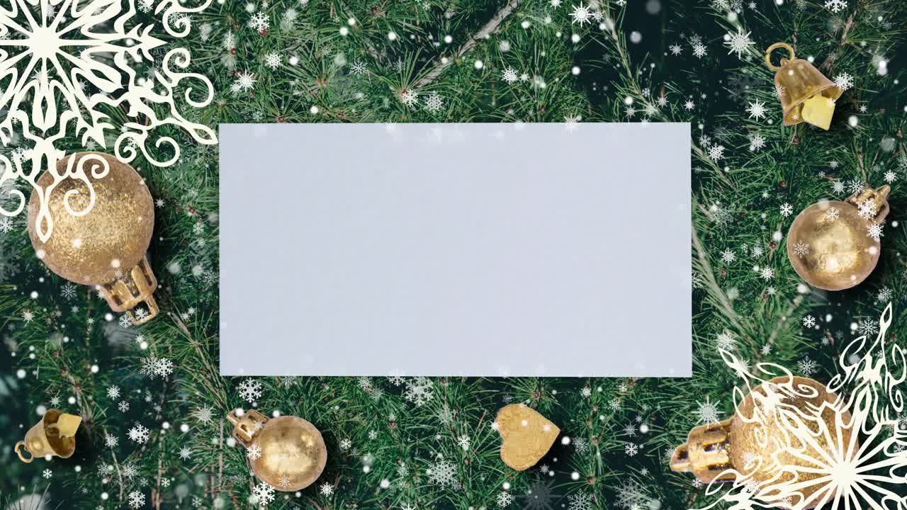 fondo de navidad con ramas de abeto, copos de nieve y bolas de oro. vista superior con letra y espacio de copia