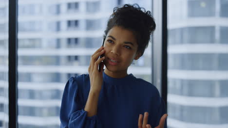 Businesswoman-calling-on-mobile-phone-in-office.-Emotional-woman-gesturing-hand