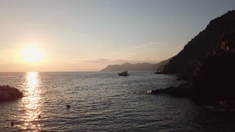 Sunset-at-the-Riomaggiore-village