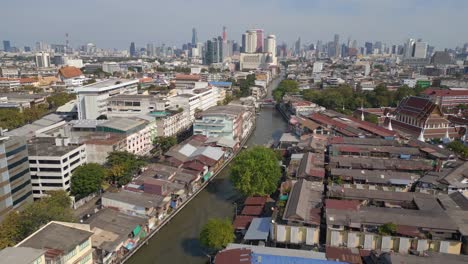 river through the old town to the city