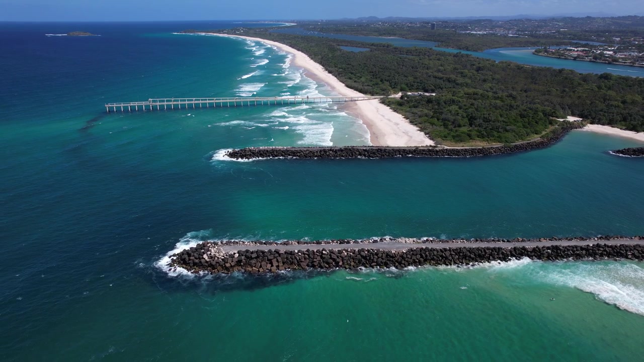 Plage de Marlo, Plage de Letitia, Contournement de sable de Tweed à Fingal Head, Nouvelle-Galles du Sud, Australie - Vue par drone.