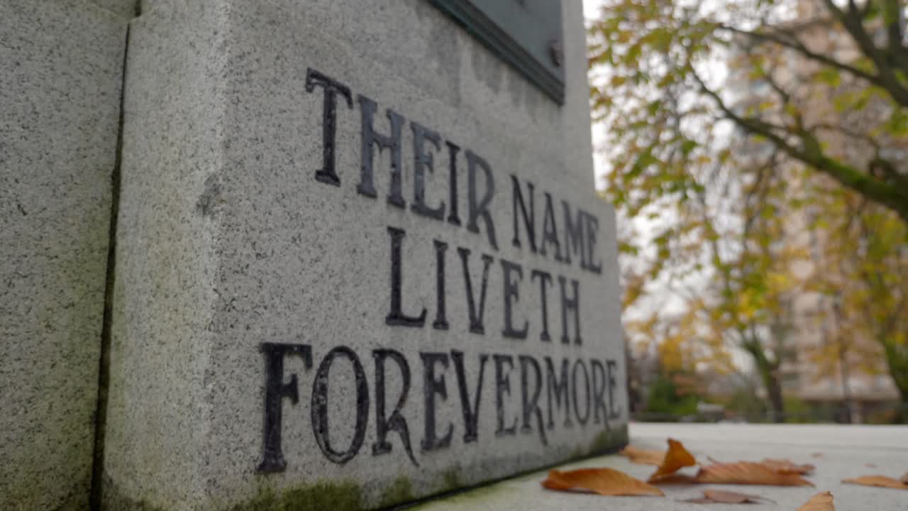 cenotafio canadiense en honor a los soldados caídos en el día del recuerdo