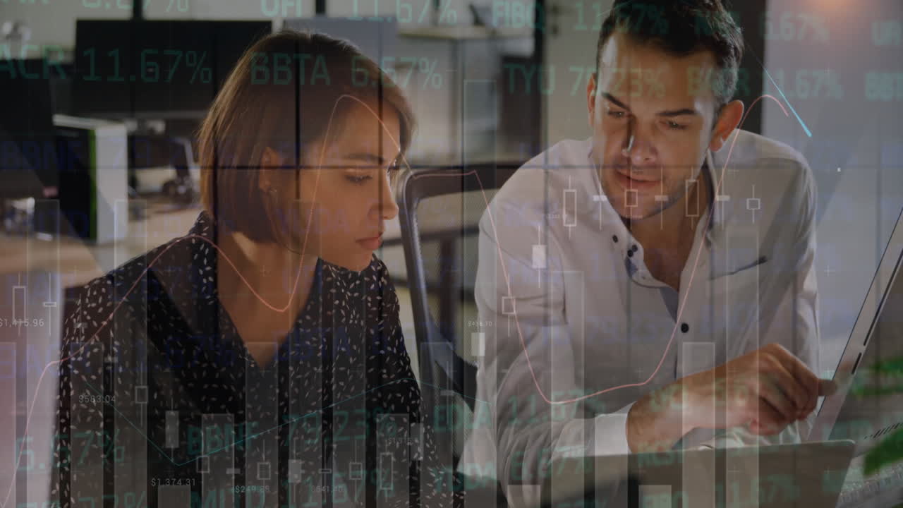 Animação de múltiplos gráficos e painel de negociação sobre colegas de trabalho diversos discutindo no escritório