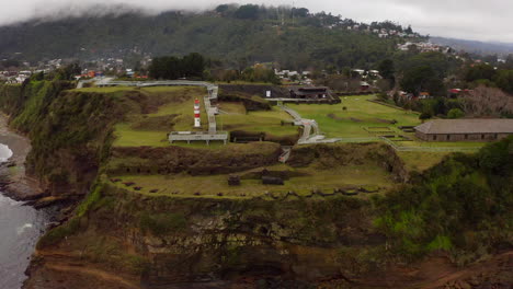 Spanischer-Bunker-Von-Vor-1600-Jahren,-Gelegen-In-Niebla,-Valdivia