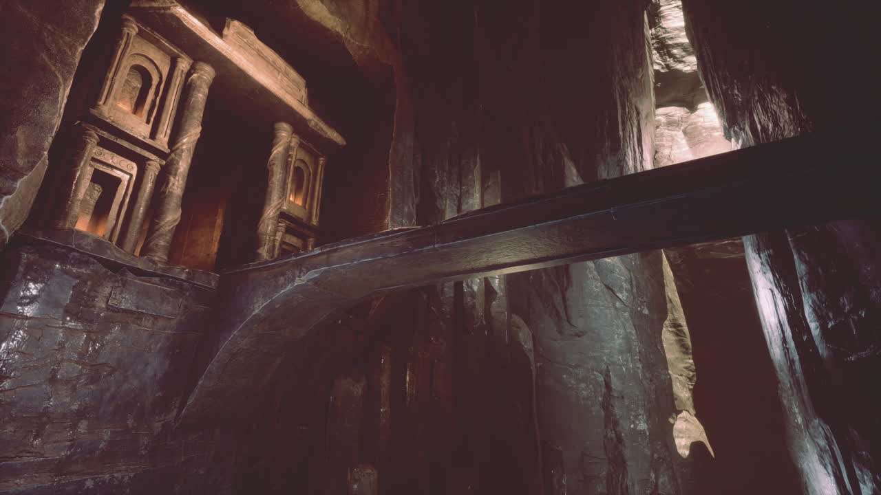 큰 동굴 안의 오래된 돌 다리