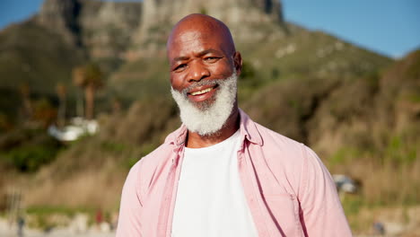 Rostro,-Exterior-Y-Hombre-Negro-Con-Una-Sonrisa