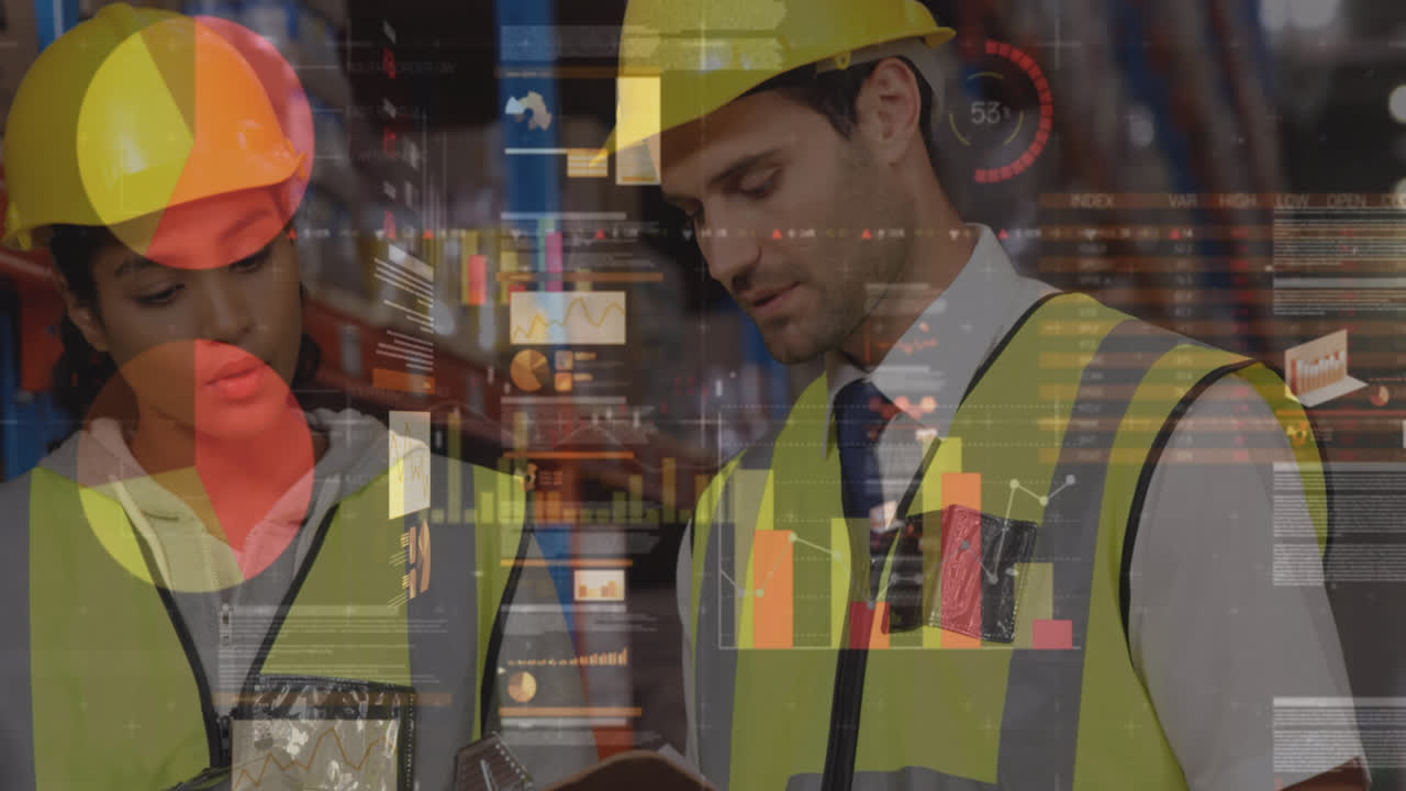 animación del procesamiento de datos sobre diversos supervisores masculinos y femeninos discutiendo en el almacén