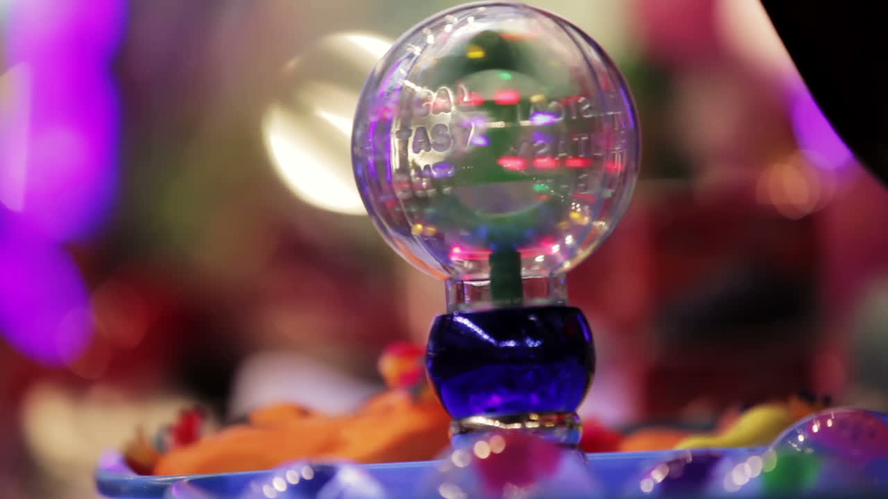 가운 장난감 공