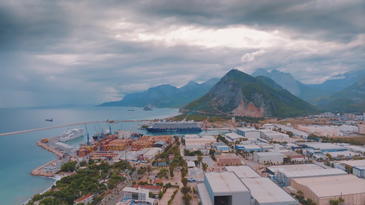 항구 와 크루즈 선박 의 공중 사진